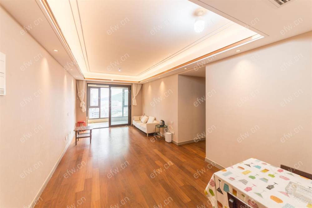 婚装全明东边户3房,绿地西水晶舍 格局工整合理