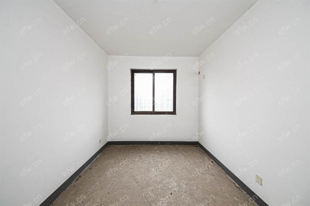纯毛坯，未住人钥匙在物业
