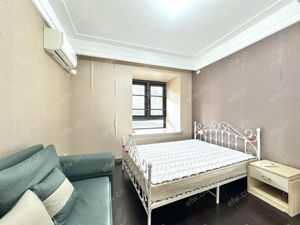 洋房一楼带大院子精装没住过人
