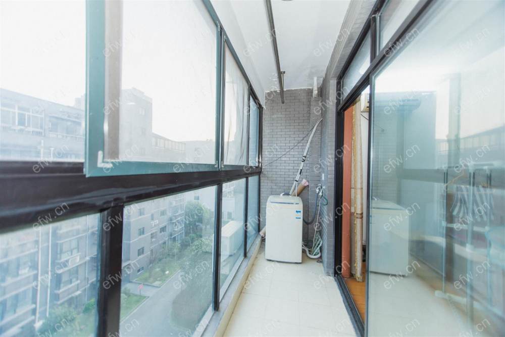 东方瑞景1室1厅精装电梯房拎包入住