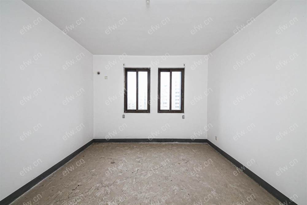 纯毛坯，未住人钥匙在物业
