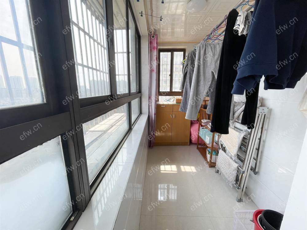 精装三房 四期 近地铁 靠菜场
