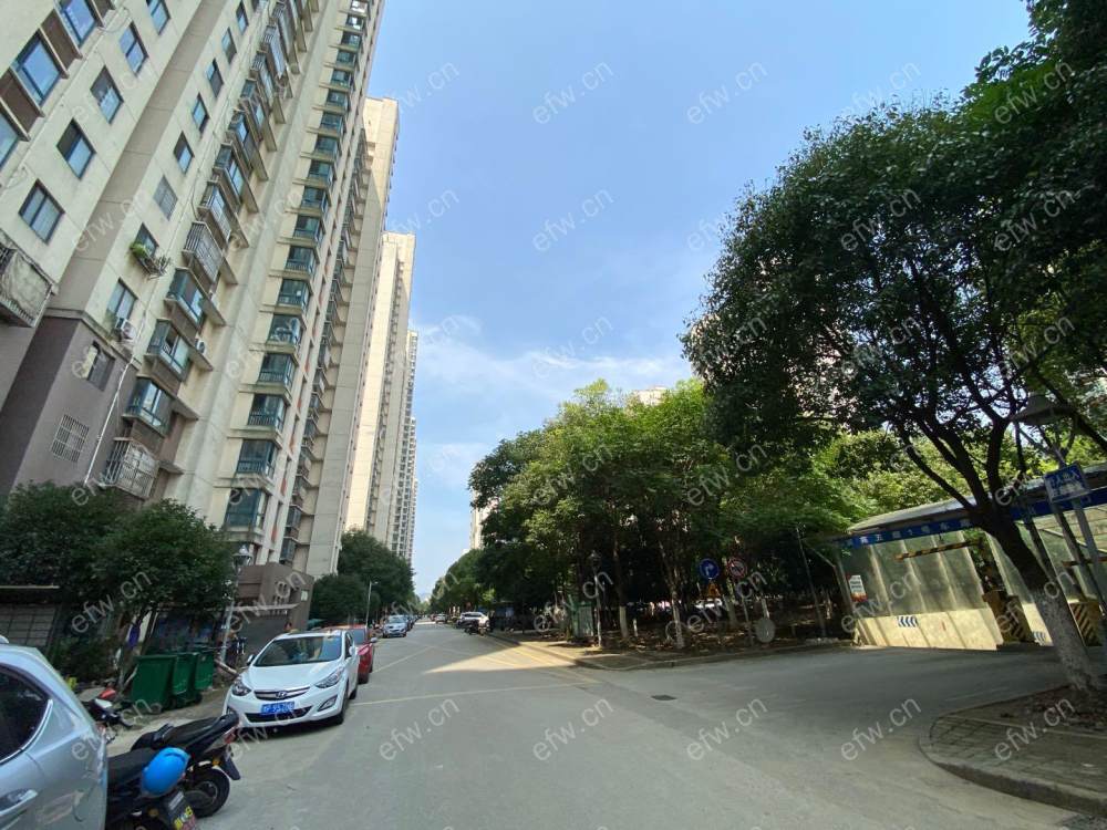 周新苑（五期255-298）位置好，环境优雅，94.12平米精装2房