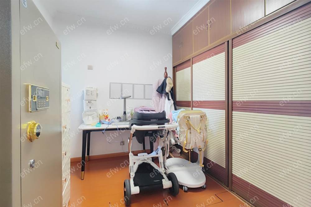 春江花园三期，三房两卫