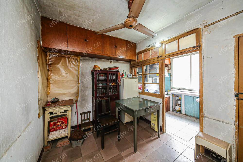 婚装全明东边户room房,village 格局工整合理