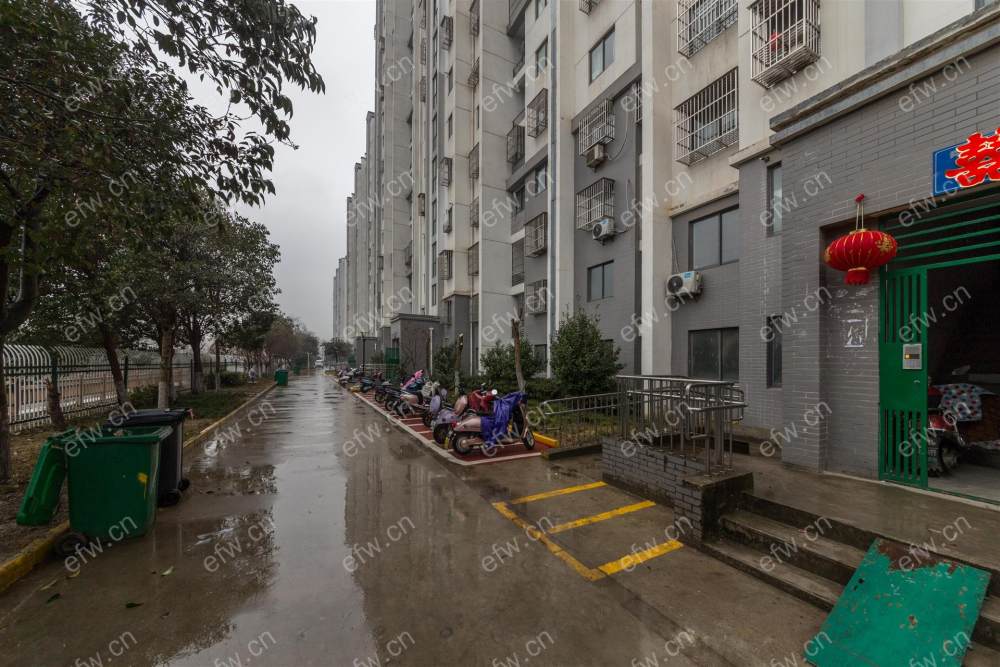 纯毛坯 电梯大三房