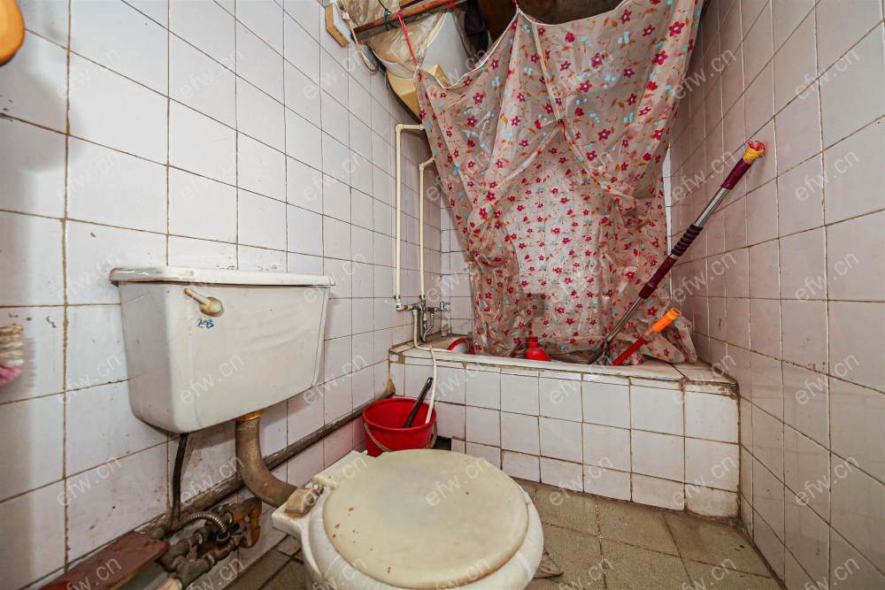 婚装全明东边户room房,village 格局工整合理