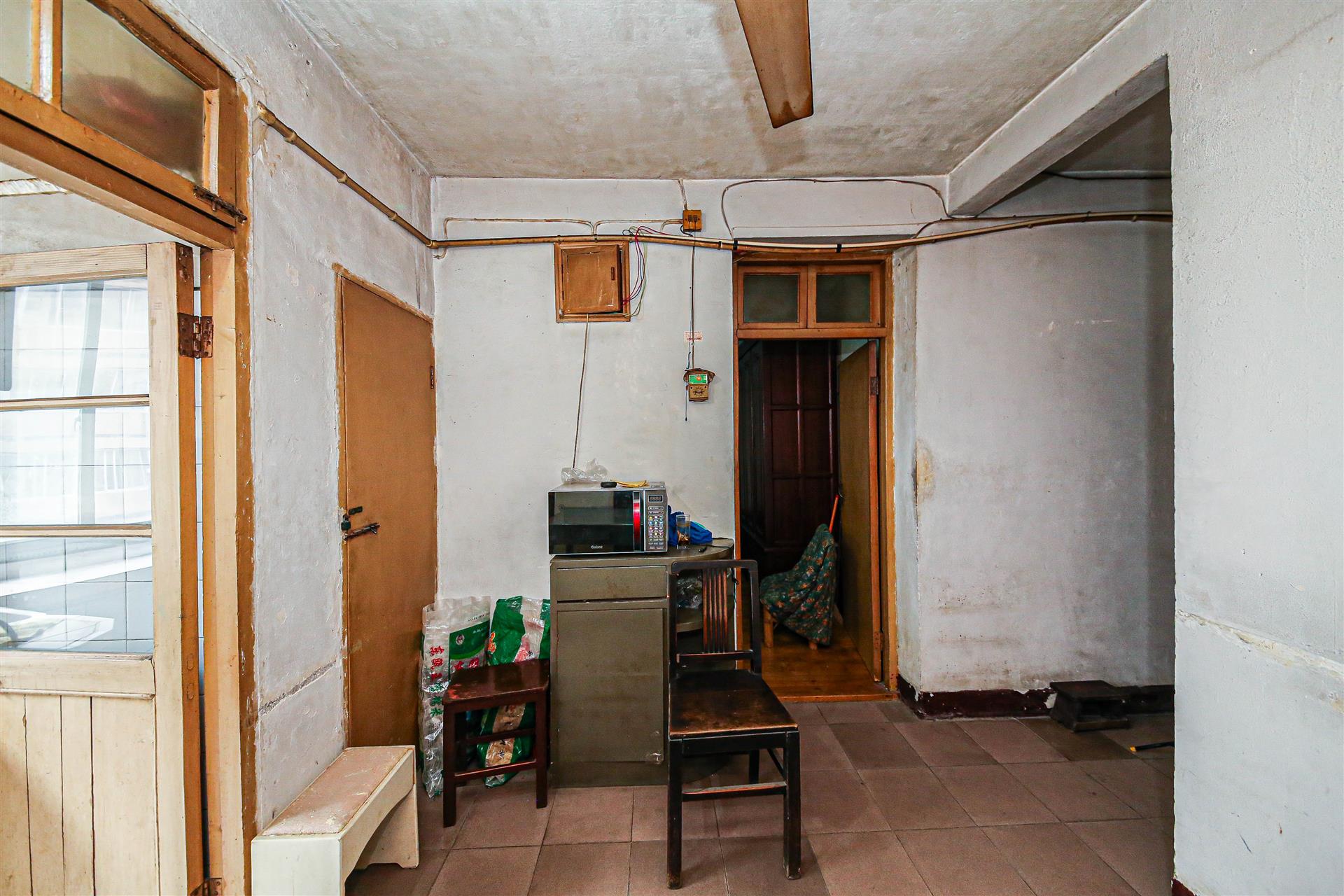 婚装全明东边户room房,village 格局工整合理