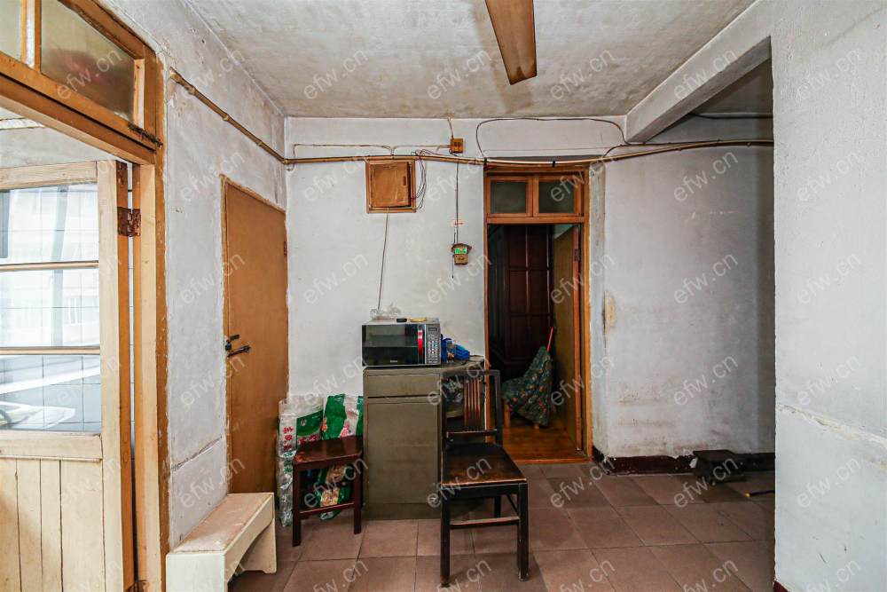 婚装全明东边户room房,village 格局工整合理
