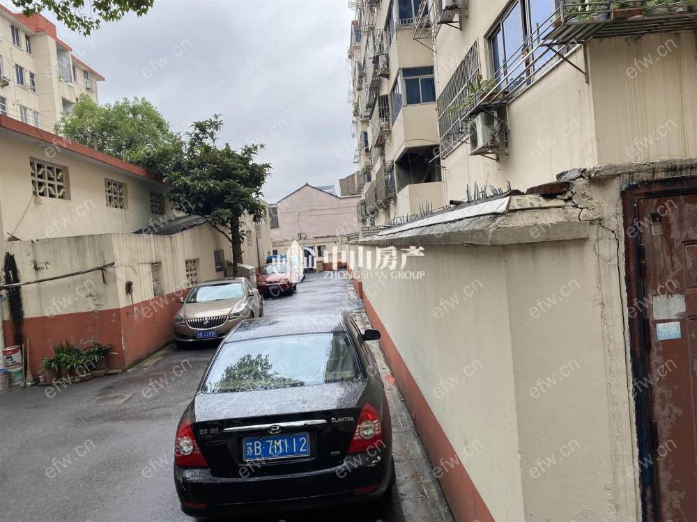 全新精装修，房东急售，价格可谈