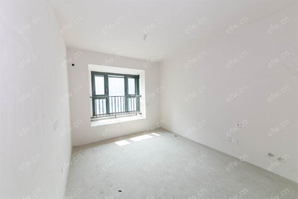 婚装全明东边户room房,village 格局工整合理