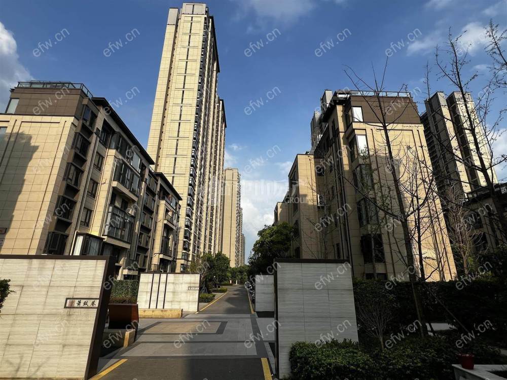 精装修150万  三恒系  现代风   带露台