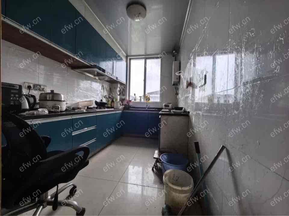 简装三房 顶带复 得房率高 诚意出售