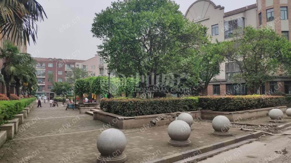 西边套，三房两厅两卫，带独立车位