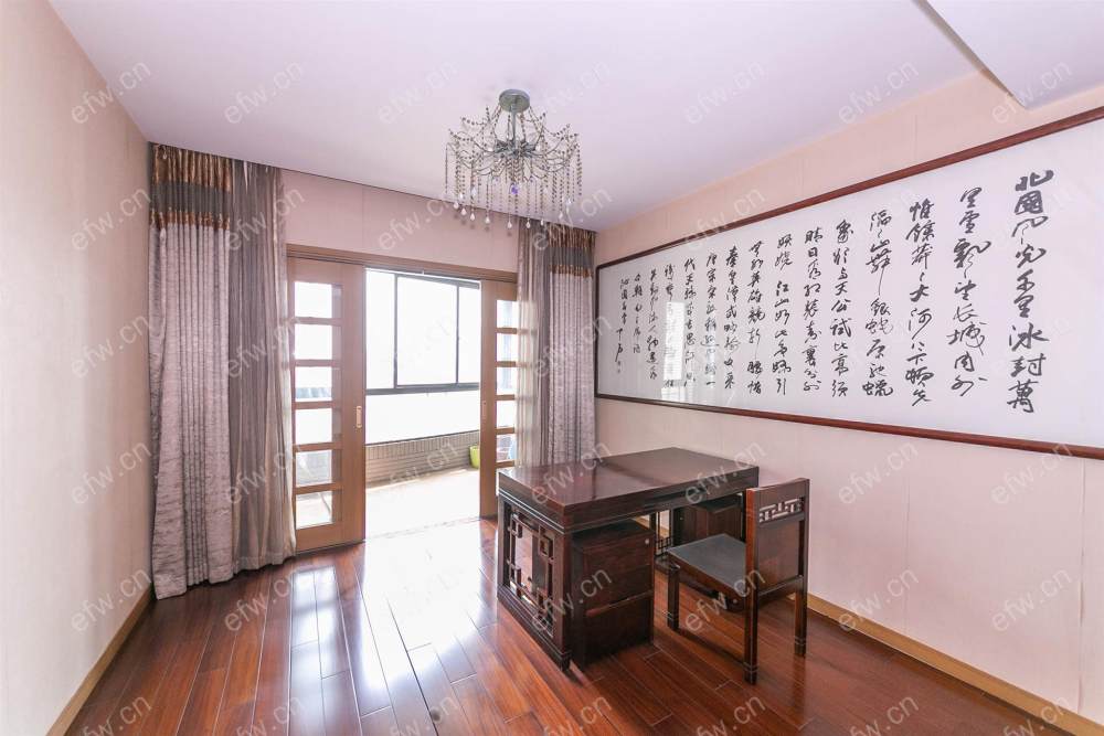 靠保利广场  连元街