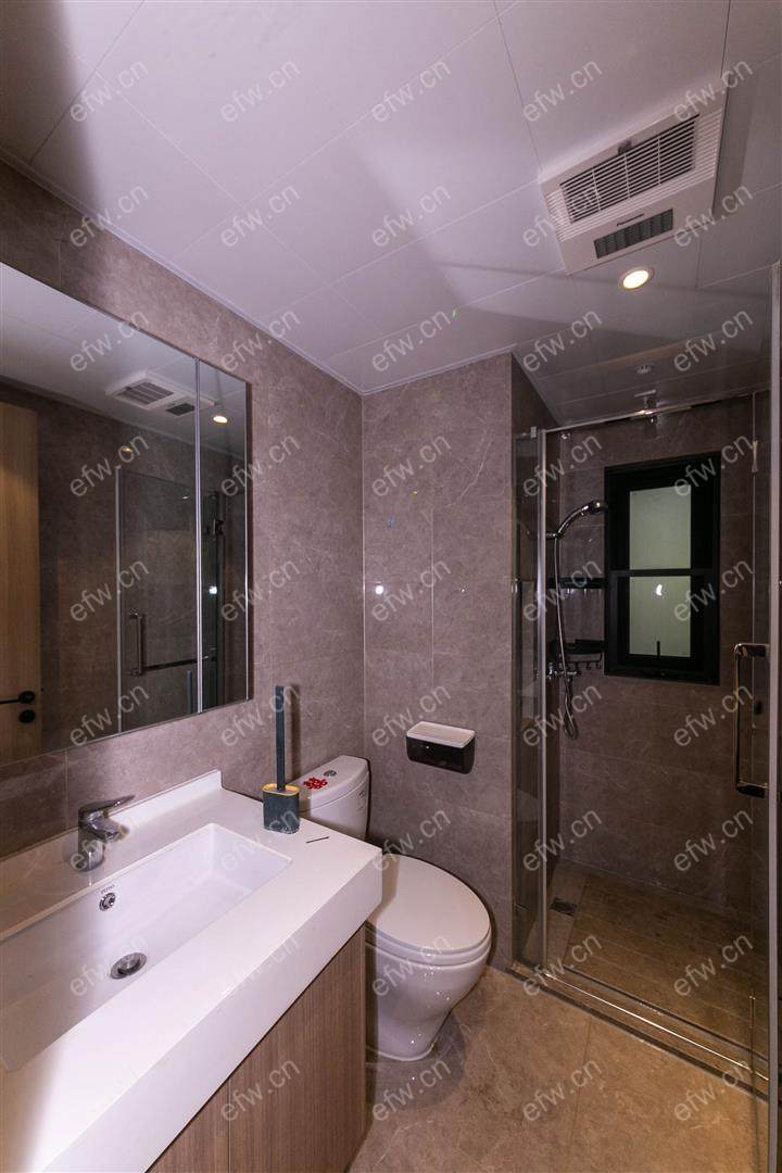 婚装全明东边户room房,village 格局工整合理