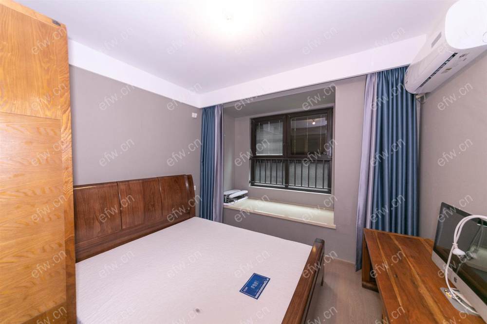 婚装全明东边户room房,village 格局工整合理