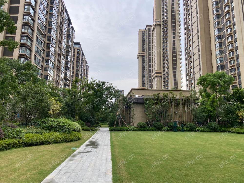 精装修 业主诚心出售 看中价格可谈