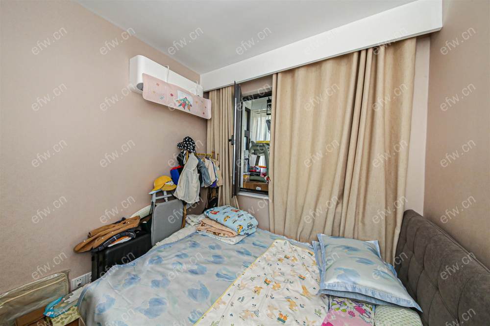 三室，开发商装修房东要求先看照片 能接受价格在看房   自住装修  家里有宝宝
