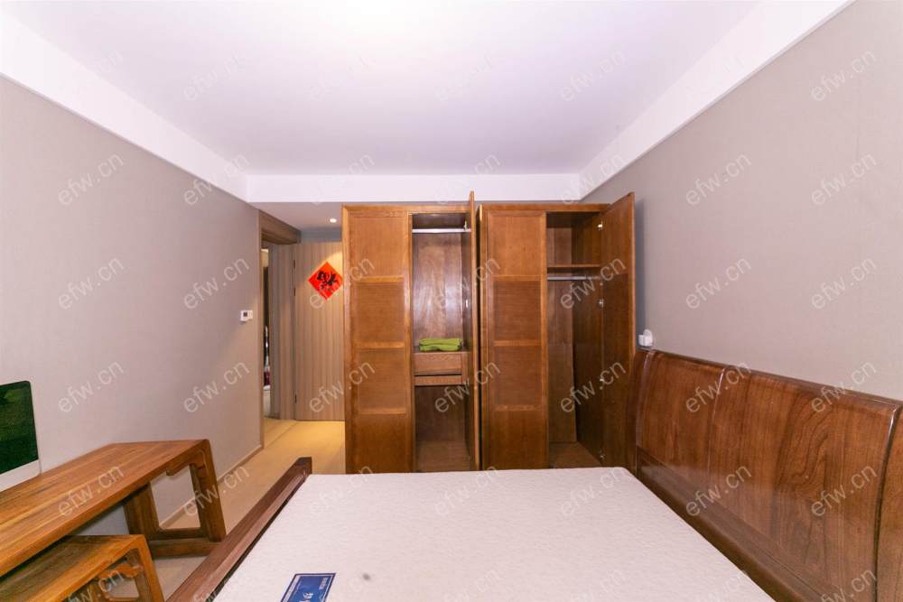 婚装全明东边户room房,village 格局工整合理