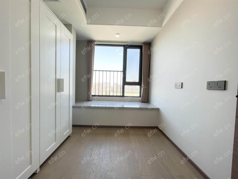 万科青藤 龙湖天街筹建中  近地铁 次新小区