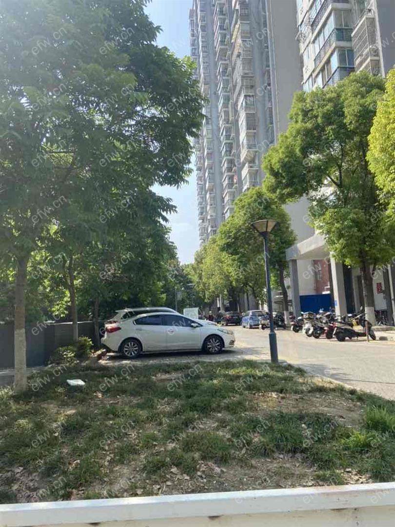 两室一厅，简单精装修，拎包入住