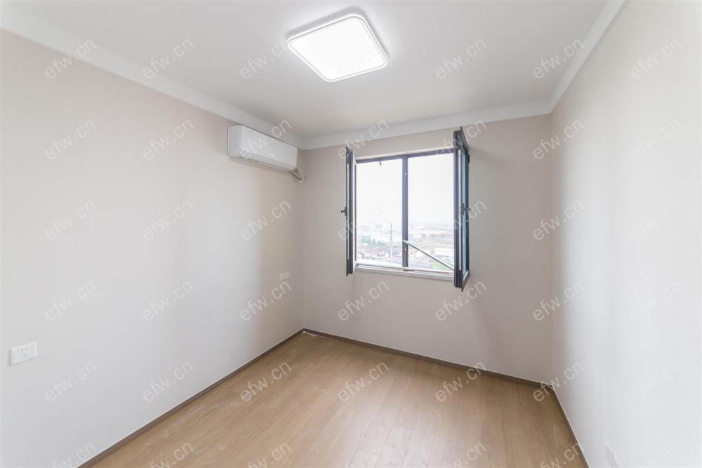 village 经典room房 东边户 全明 精装修！