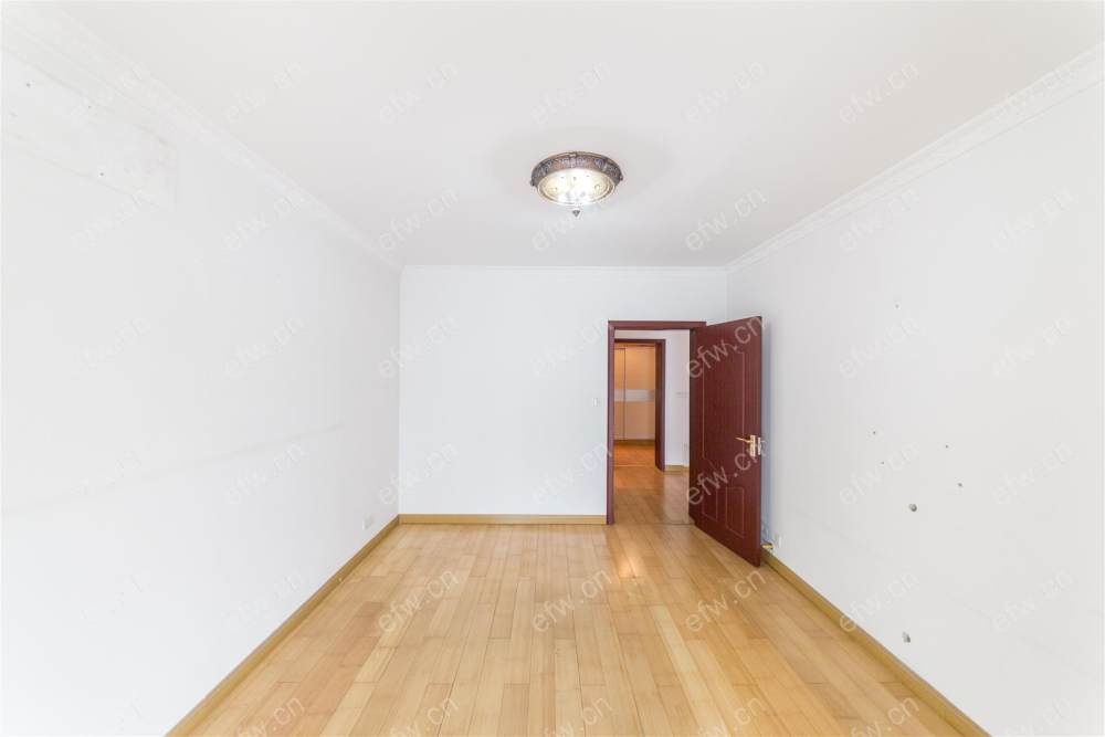 village room房 全明户型 另送家电