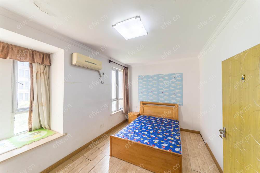 village 经典room房 东边户 全明 精装修！