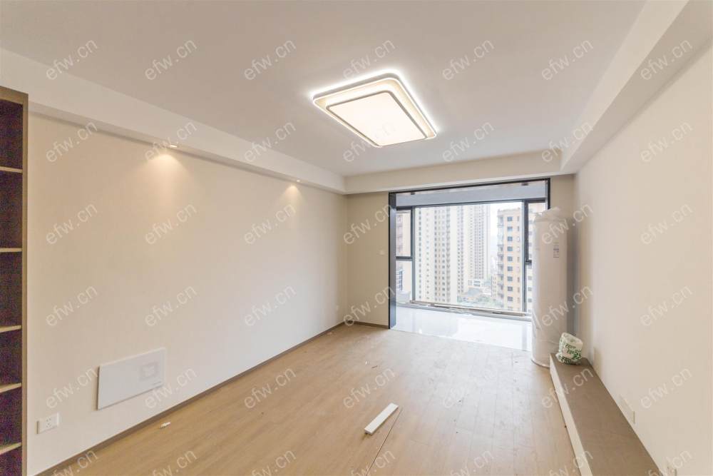 village 经典room房 东边户 全明 精装修！