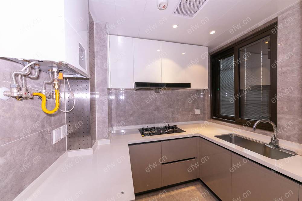 婚装全明东边户room房,village 格局工整合理