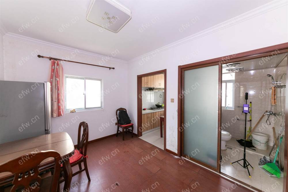 village 经典room房 东边户 全明 精装修！