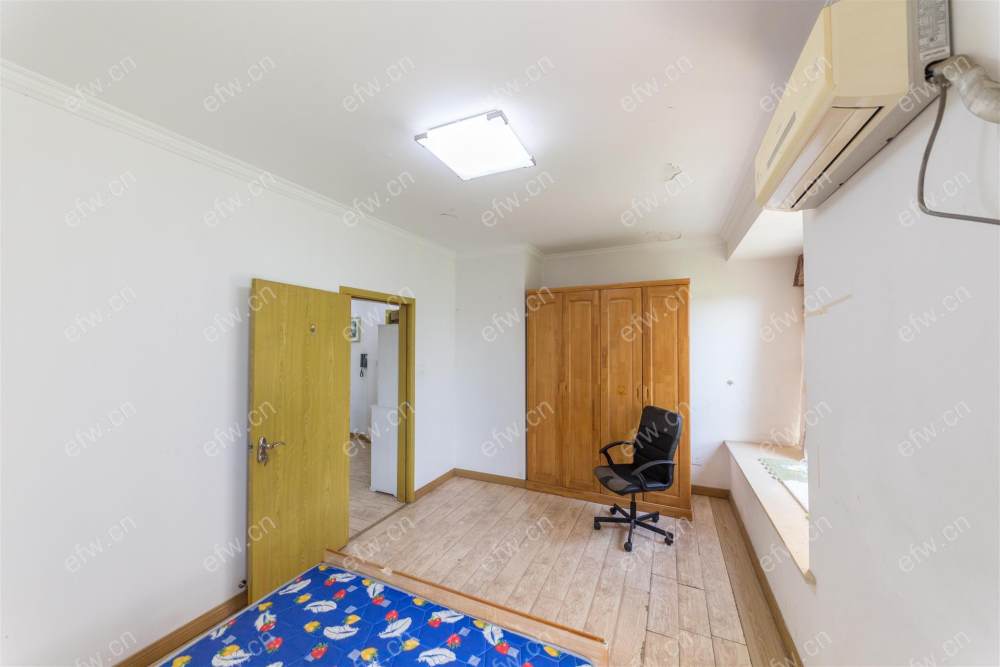 village 经典room房 东边户 全明 精装修！