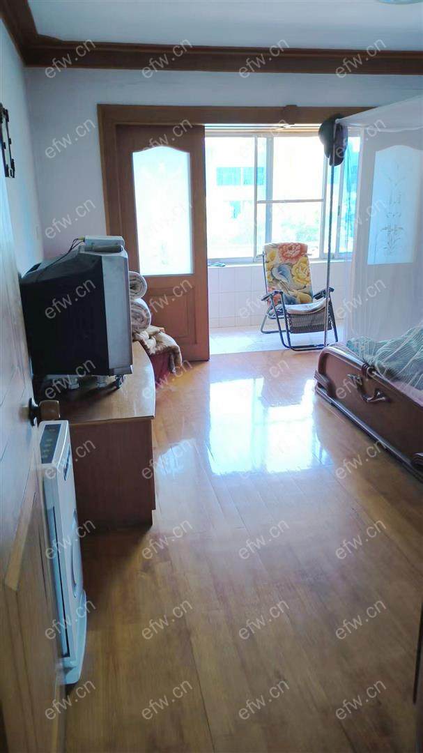 羊腰湾支路三室一厅出租，老式精装修拎包入住没有出租过