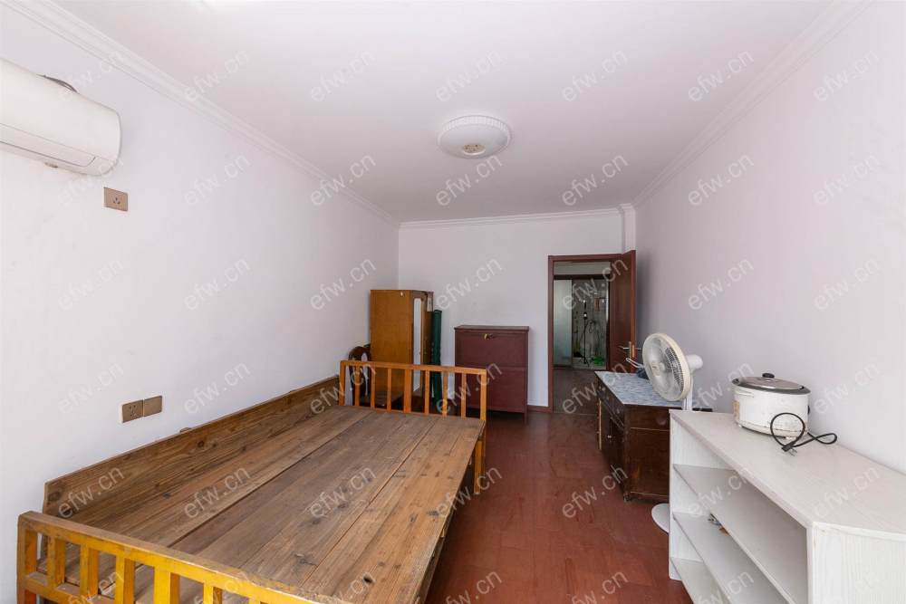 village 经典room房 东边户 全明 精装修！
