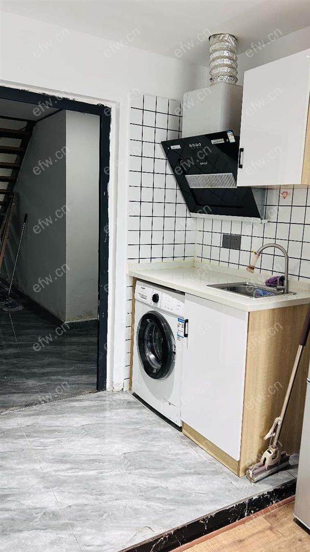 带阳光房 面积很大 随时入住 看房