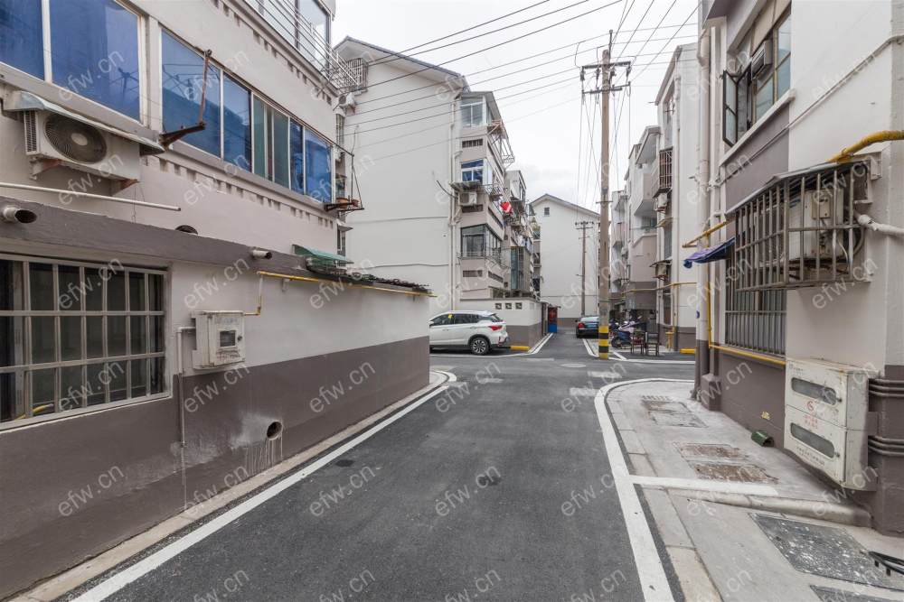 惠华新村，地铁口，四楼带阁楼