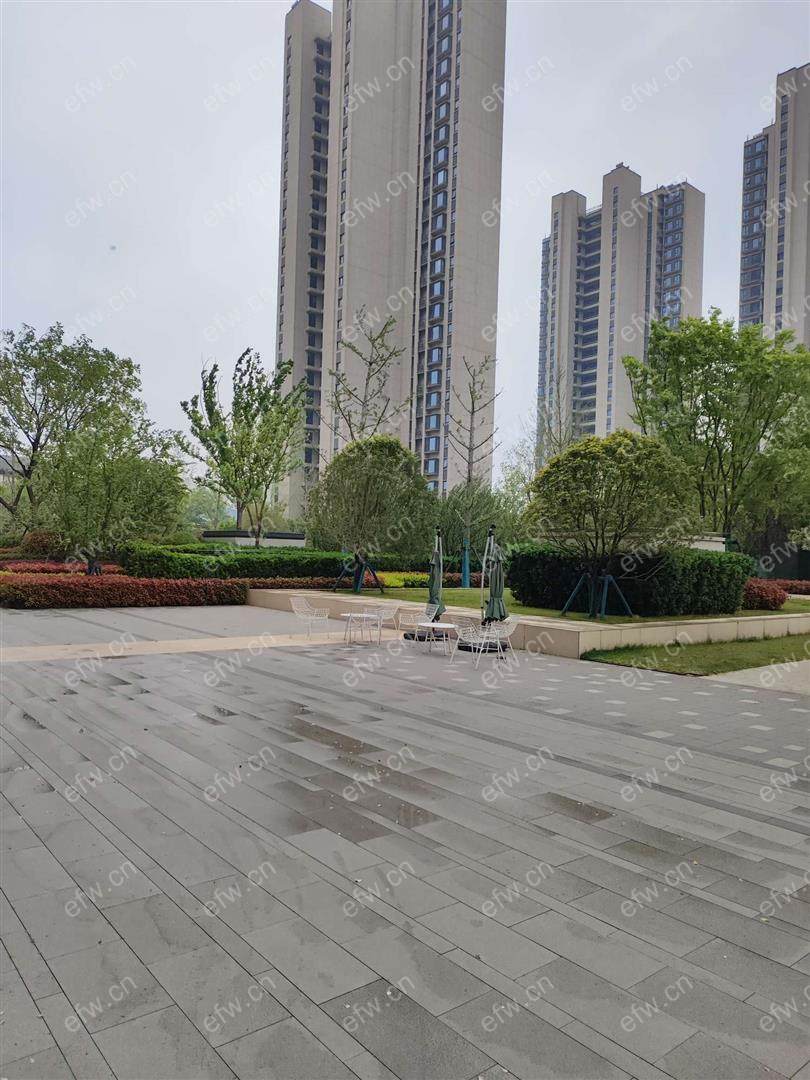 三室两厅精装修  拎包入住