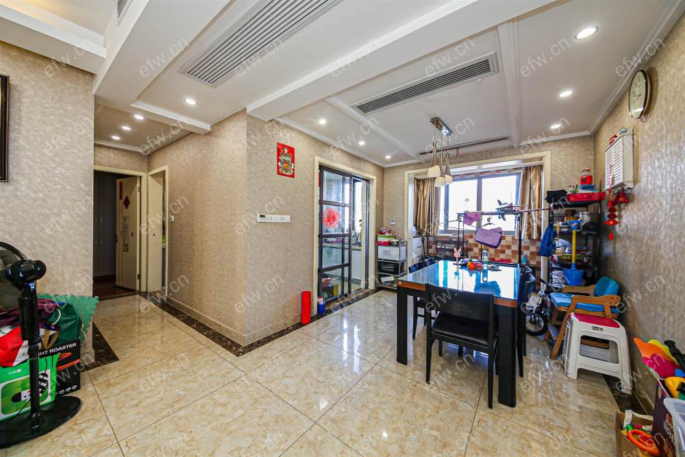 蔚蓝观邸 自住结婚装修 诚心出售