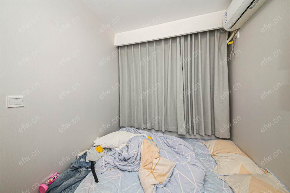 三室，开发商装修房东要求先看照片 能接受价格在看房   自住装修  家里有宝宝