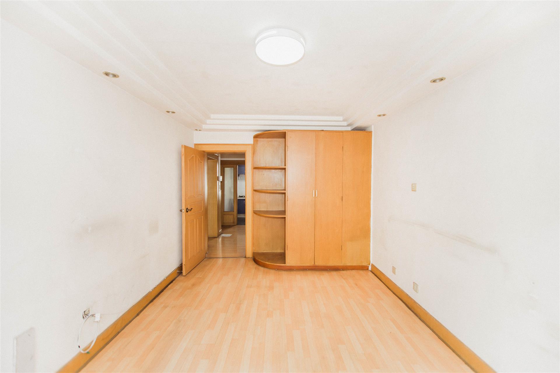 升平巷 二房朝南 学籍可用 房东诚心卖