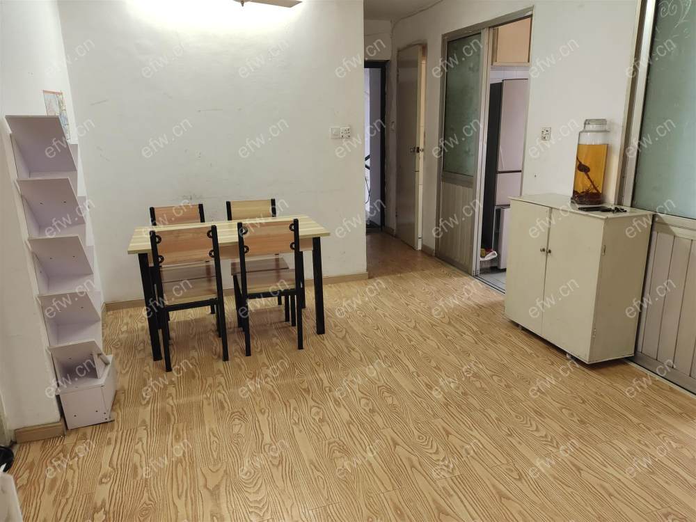 南北两个房间，设施齐全 月底空出来