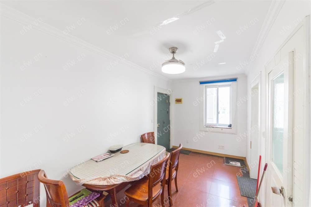 临地铁口 village  通透room房 中间楼层