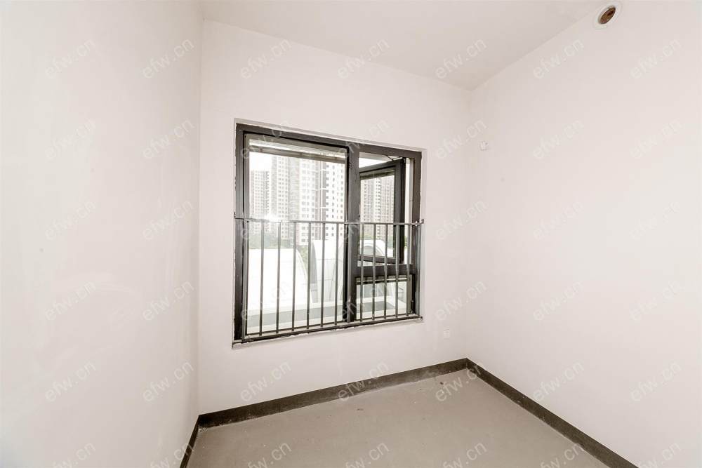 次新房没住过人，看房方便