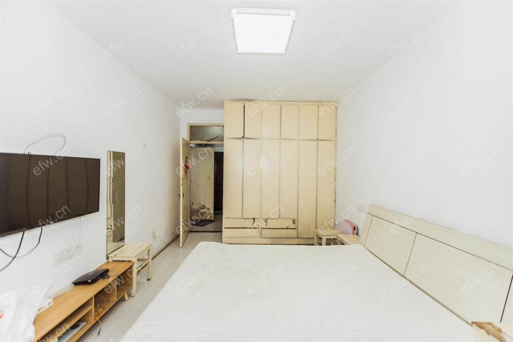 曹张新村 1室1厅总价低中间楼层**可用