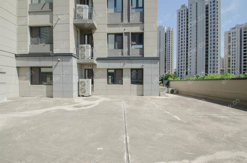 带200平露台，开发商统一装修四房，