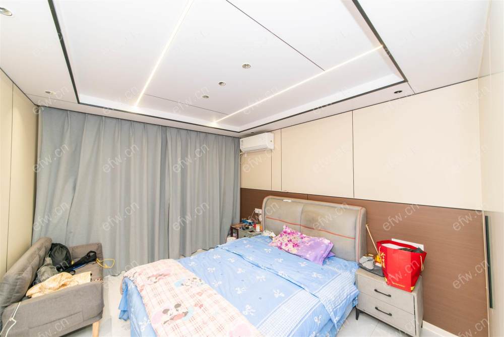 精装两房     拎包入住