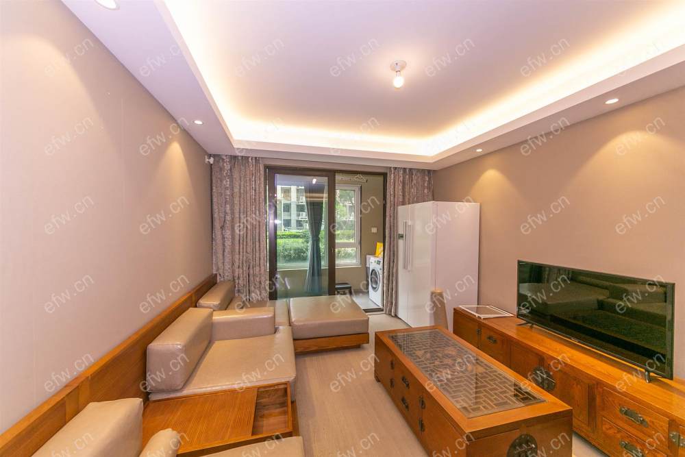 婚装全明东边户room房,village 格局工整合理