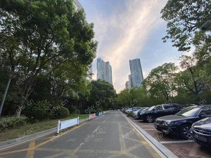 清扬路地铁口，房东次出租设施齐全拎包入住