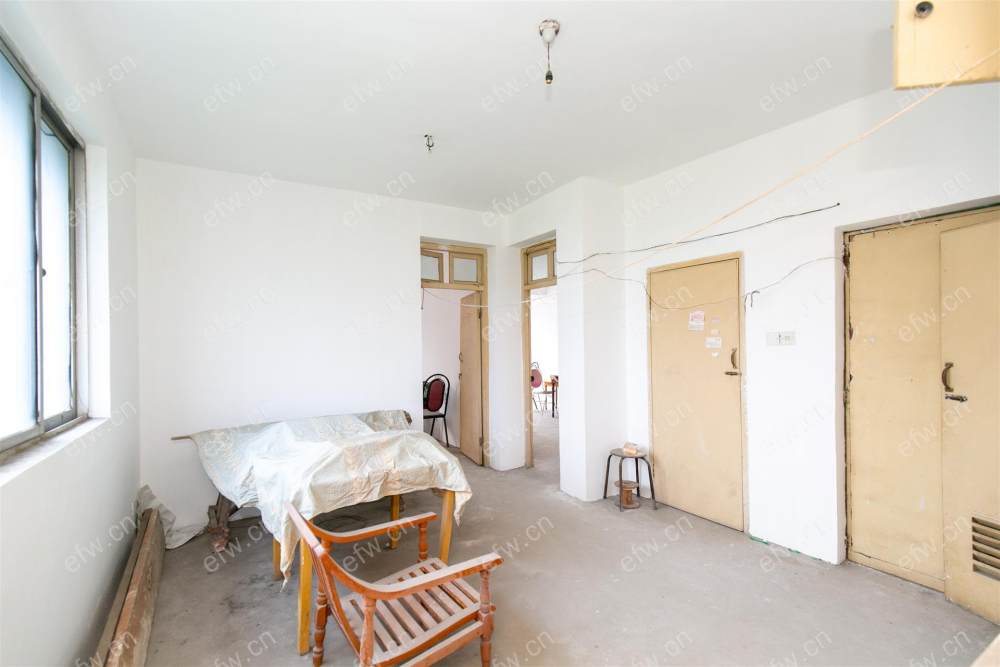 胜利新村 地铁口 育英